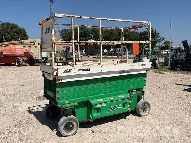 JLG 3246ES Käärtõstukid