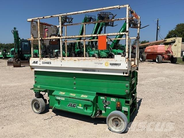 JLG 3246ES Käärtõstukid