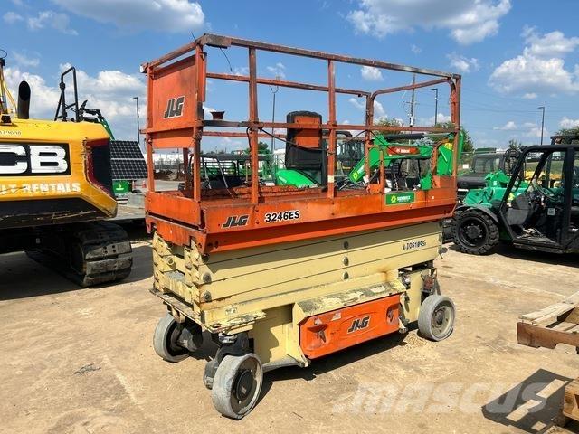 JLG 3246ES Käärtõstukid