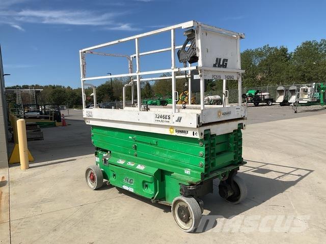 JLG 3246ES Käärtõstukid