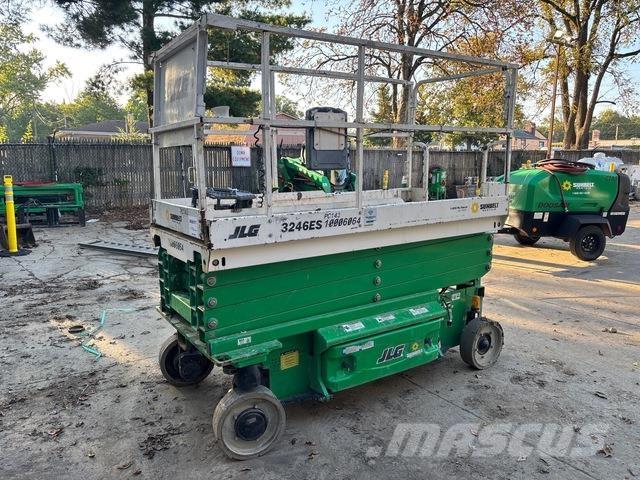 JLG 3246ES Käärtõstukid