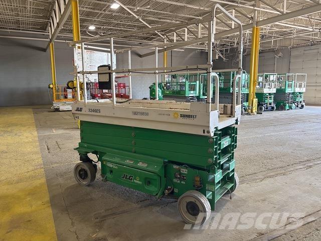 JLG 3246ES Käärtõstukid