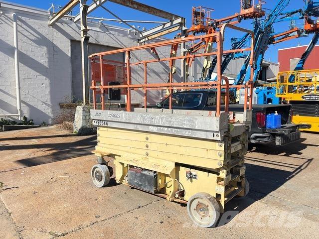 JLG 3246ES Käärtõstukid