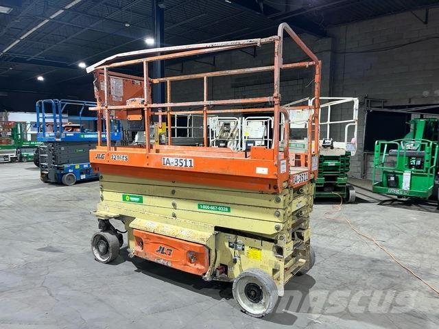 JLG 3246ES Käärtõstukid
