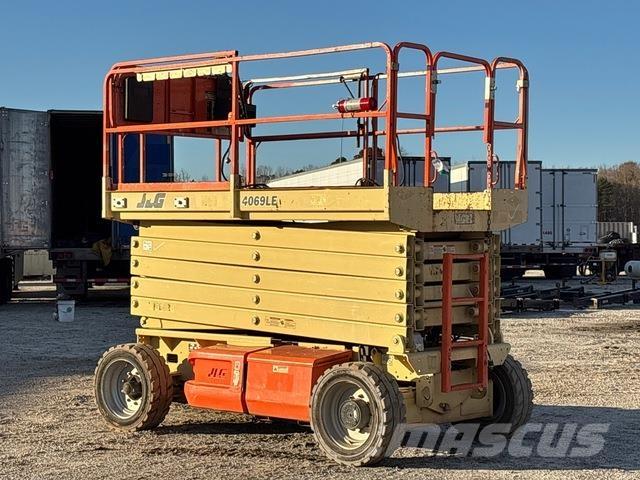 JLG 4069LE Käärtõstukid