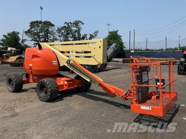 JLG 450A Iseliikuvad poomtõstukid