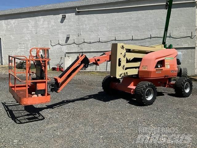 JLG 450AJ Iseliikuvad poomtõstukid