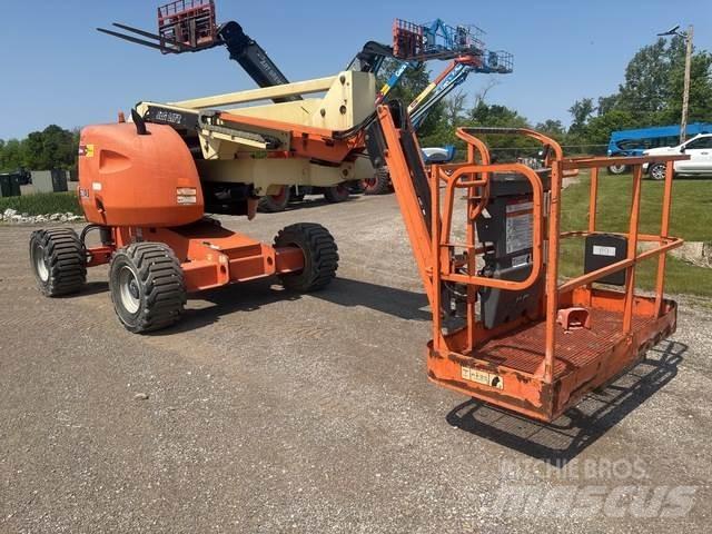 JLG 450AJ Iseliikuvad poomtõstukid