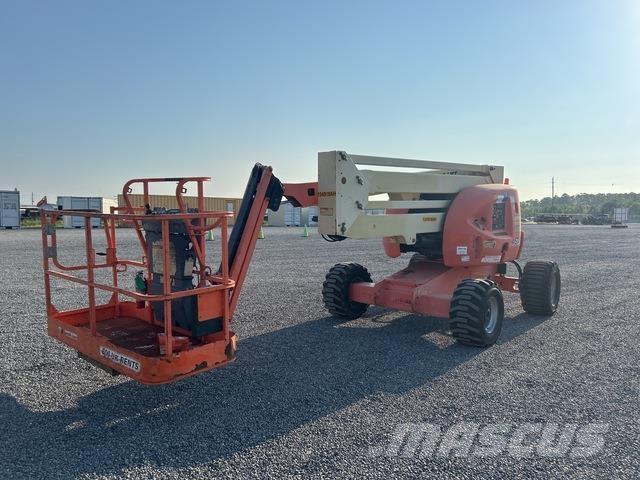 JLG 450AJ Iseliikuvad poomtõstukid