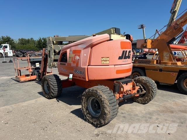 JLG 450AJ Iseliikuvad poomtõstukid