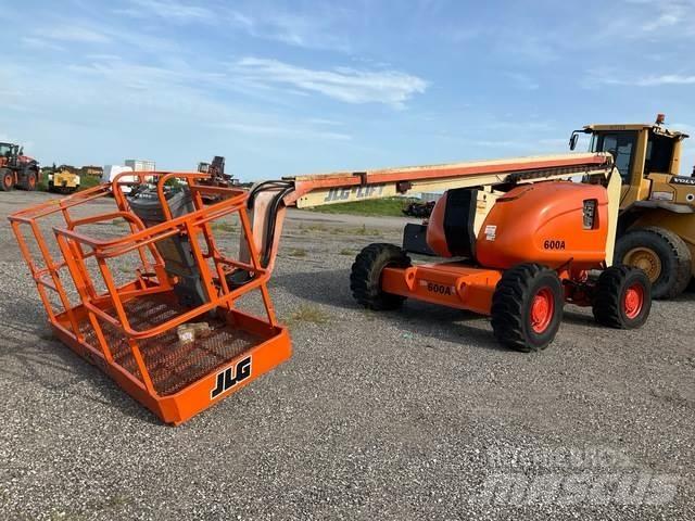 JLG 600A Iseliikuvad poomtõstukid