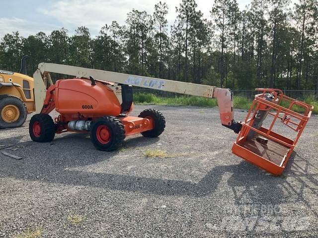 JLG 600A Iseliikuvad poomtõstukid