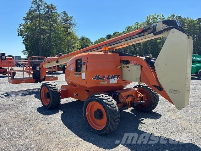 JLG 600A Iseliikuvad poomtõstukid