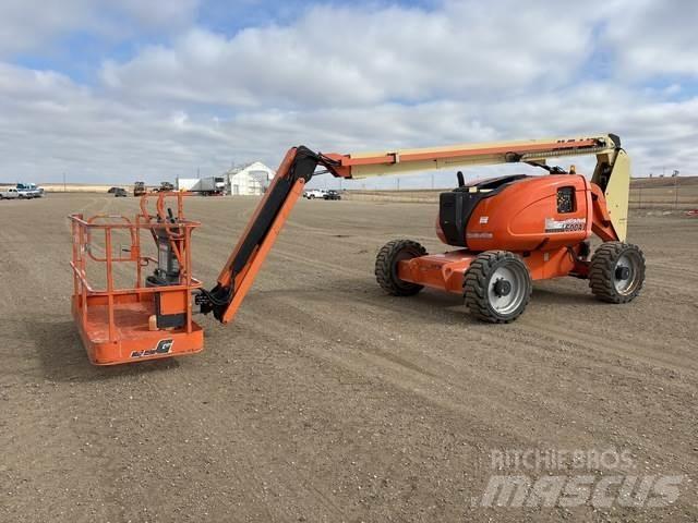 JLG 600AJ Iseliikuvad poomtõstukid