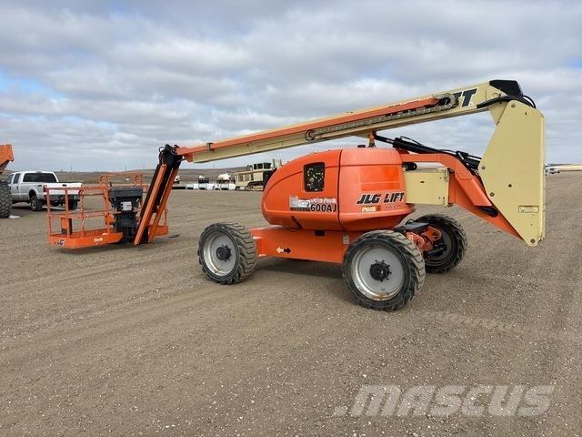 JLG 600AJ Iseliikuvad poomtõstukid