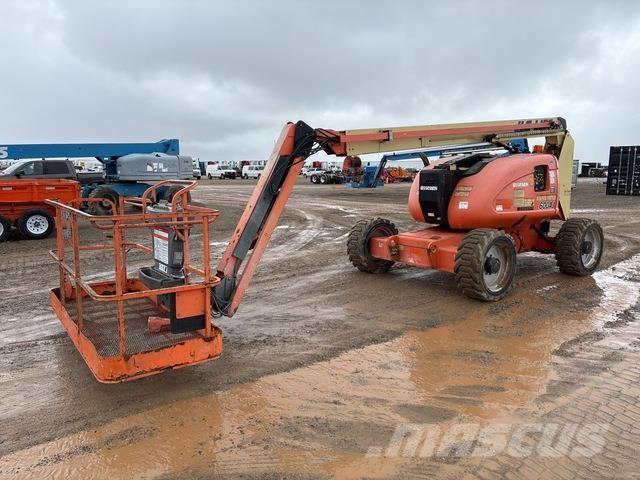 JLG 600AJ Iseliikuvad poomtõstukid