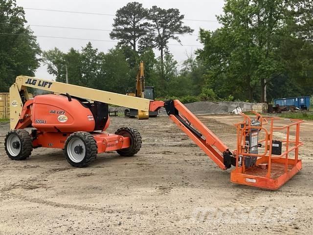 JLG 600AJ Iseliikuvad poomtõstukid