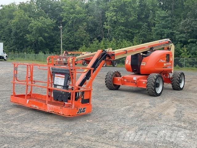 JLG 600AJ Iseliikuvad poomtõstukid