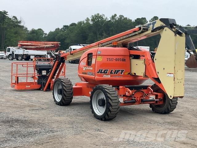 JLG 600AJ Iseliikuvad poomtõstukid
