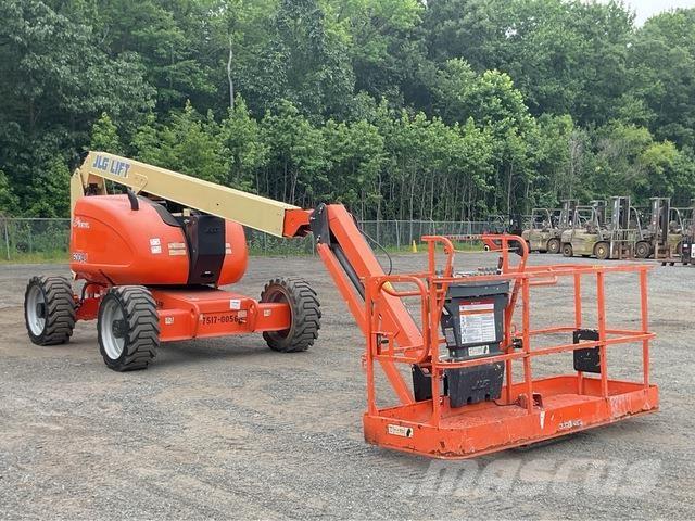 JLG 600AJ Iseliikuvad poomtõstukid