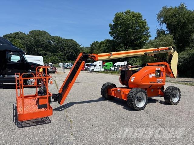 JLG 600AJ Iseliikuvad poomtõstukid