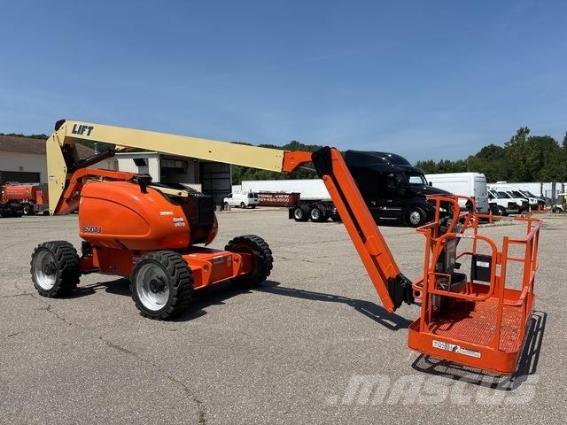 JLG 600AJ Iseliikuvad poomtõstukid