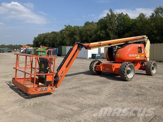 JLG 600AJ Iseliikuvad poomtõstukid