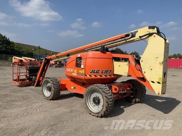 JLG 600AJ Iseliikuvad poomtõstukid