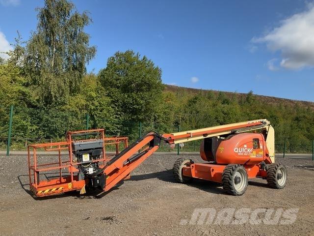 JLG 600AJ Iseliikuvad poomtõstukid