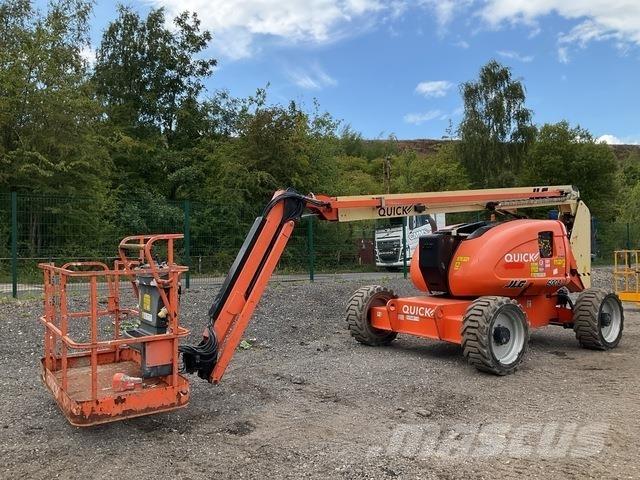 JLG 600AJ Iseliikuvad poomtõstukid