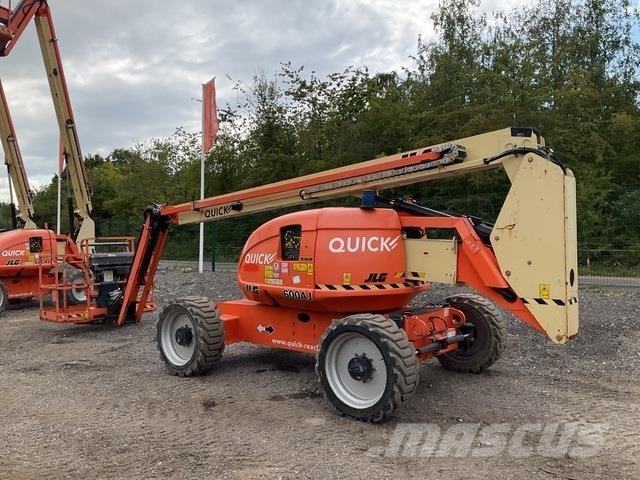 JLG 600AJ Iseliikuvad poomtõstukid