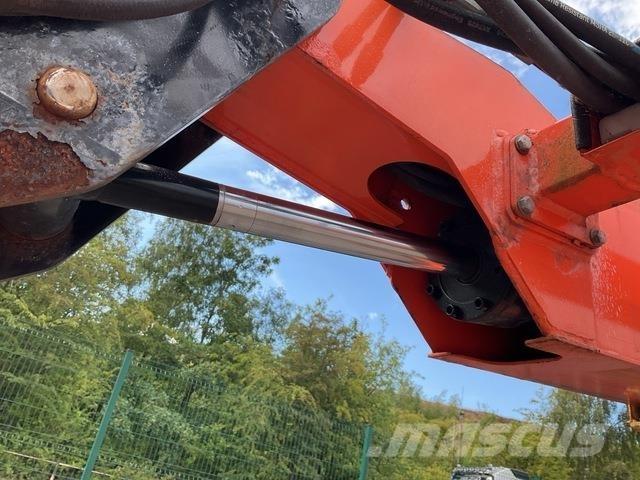 JLG 600AJ Iseliikuvad poomtõstukid