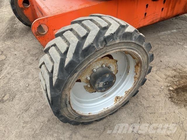 JLG 600AJ Iseliikuvad poomtõstukid