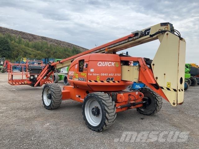 JLG 600AJ Iseliikuvad poomtõstukid