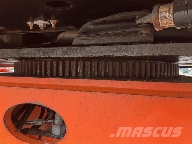 JLG 600AJ Iseliikuvad poomtõstukid