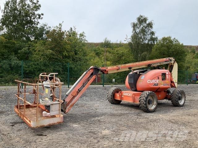 JLG 600AJ Iseliikuvad poomtõstukid