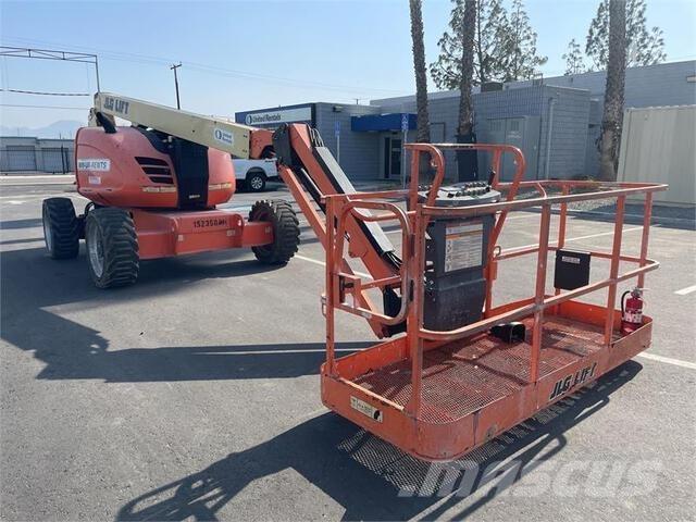 JLG 600AJ Iseliikuvad poomtõstukid