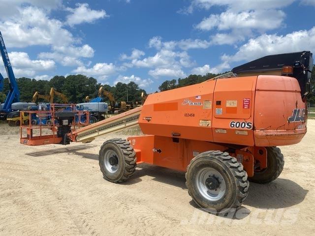 JLG 600S Teleskoop poomtõstukid