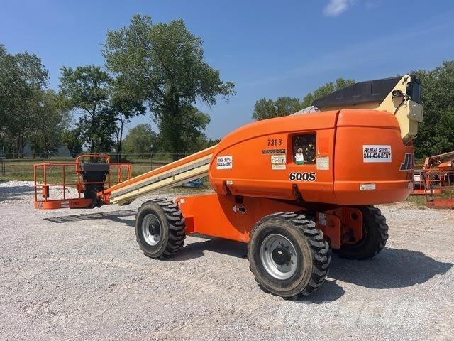 JLG 600S Teleskoop poomtõstukid