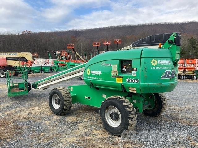 JLG 600S Teleskoop poomtõstukid