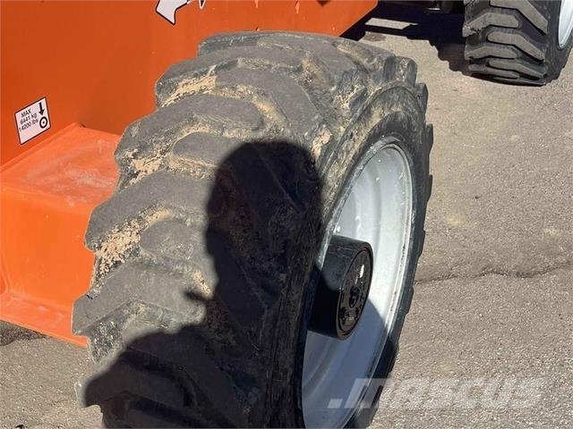 JLG 660SJ Teleskoop poomtõstukid