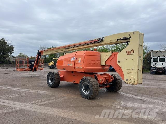 JLG 800 AJ Iseliikuvad poomtõstukid