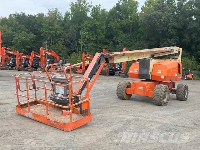 JLG 800AJ Iseliikuvad poomtõstukid