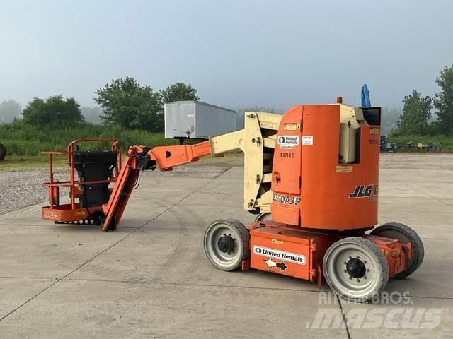 JLG E3000AJP Iseliikuvad poomtõstukid
