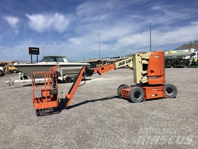 JLG E300AJP Iseliikuvad poomtõstukid
