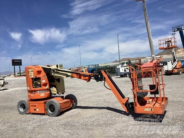 JLG E300AJP Iseliikuvad poomtõstukid