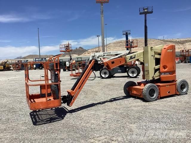 JLG E300AJP Iseliikuvad poomtõstukid