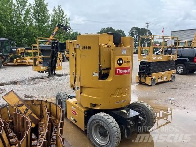 JLG E300AJP Iseliikuvad poomtõstukid