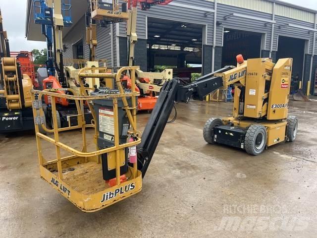JLG E300AJP Iseliikuvad poomtõstukid