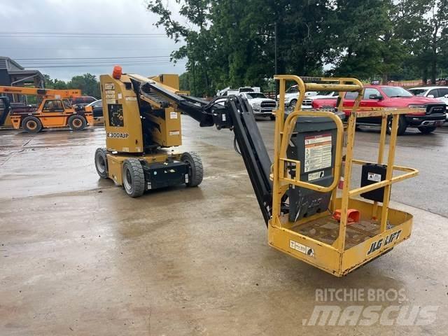JLG E300AJP Iseliikuvad poomtõstukid